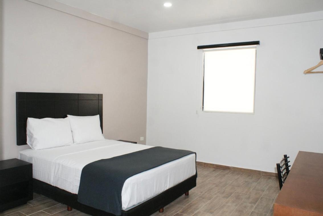 Hotel Capital Frontera 몬클로바 외부 사진