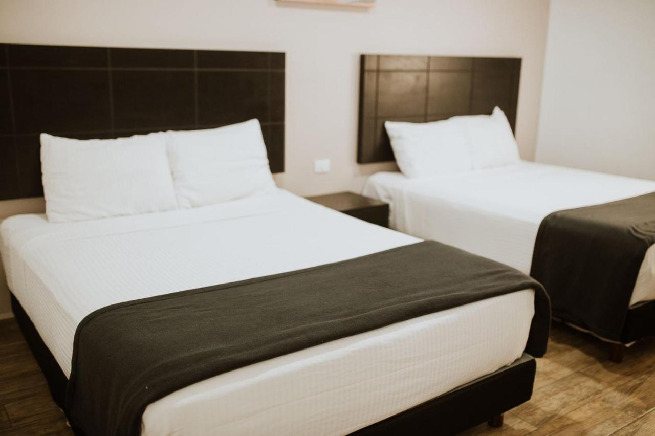 Hotel Capital Frontera 몬클로바 외부 사진